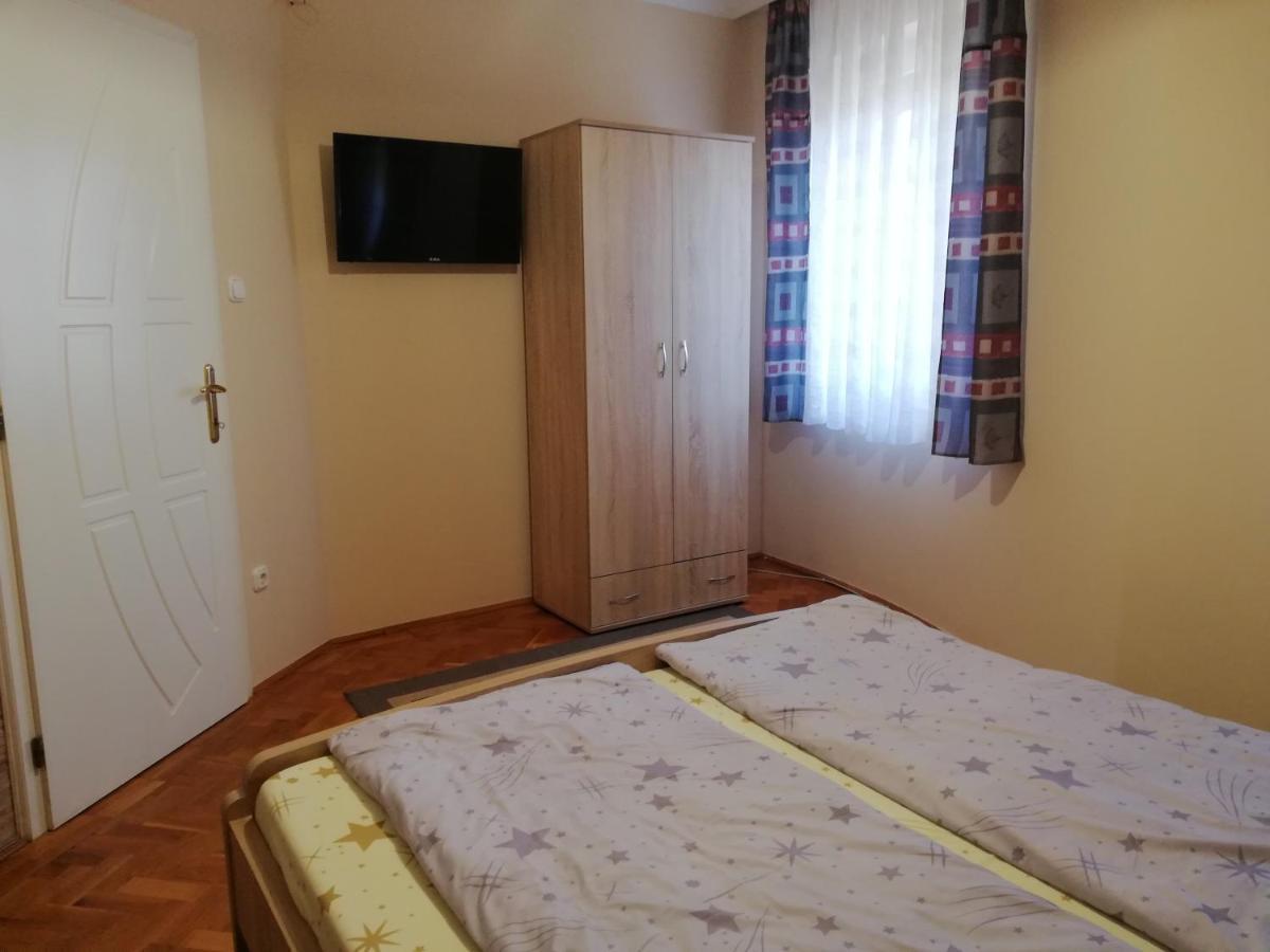 Imola És Andrea Apartmanház Hajdúszoboszló Esterno foto