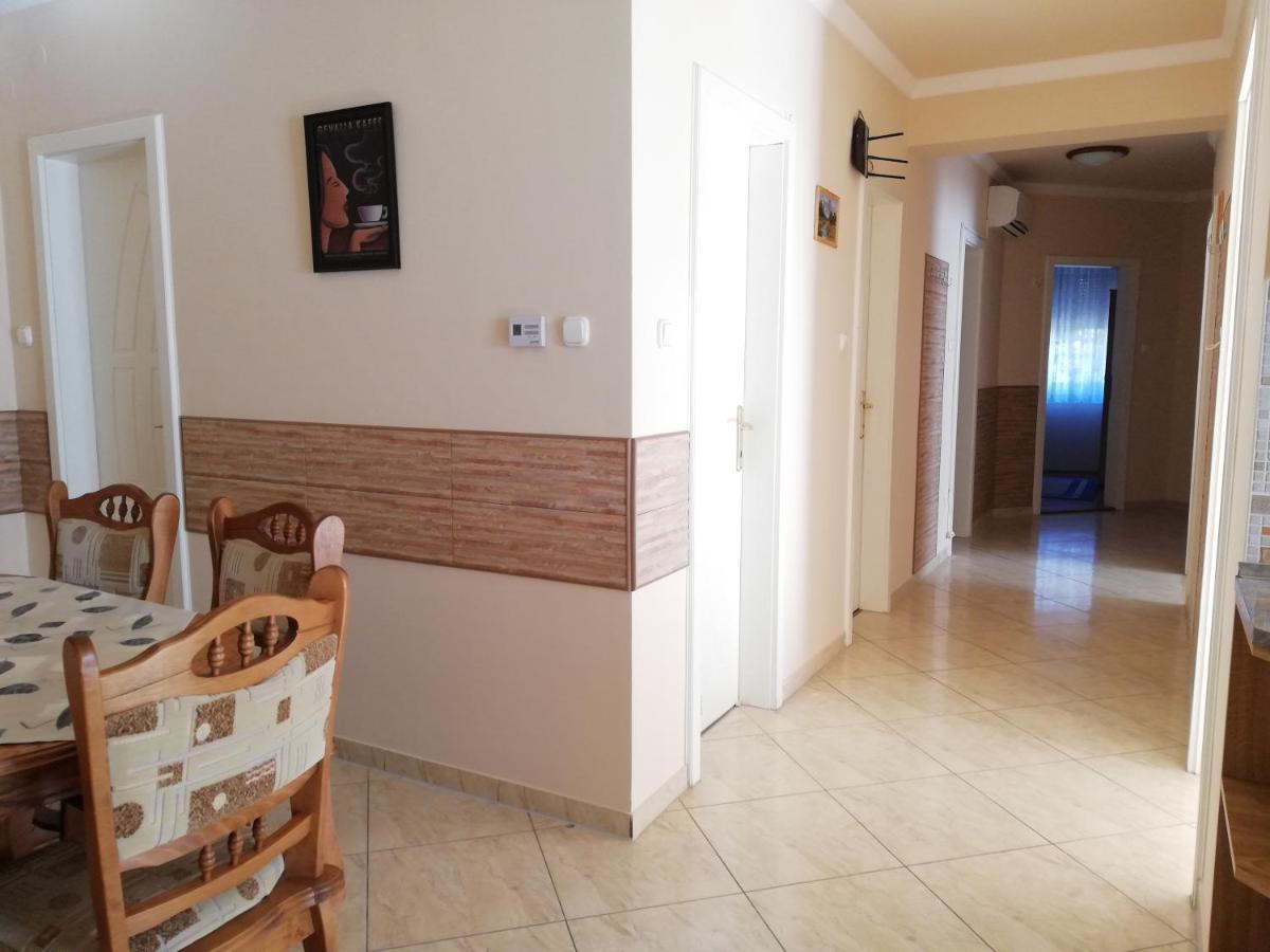 Imola És Andrea Apartmanház Hajdúszoboszló Esterno foto