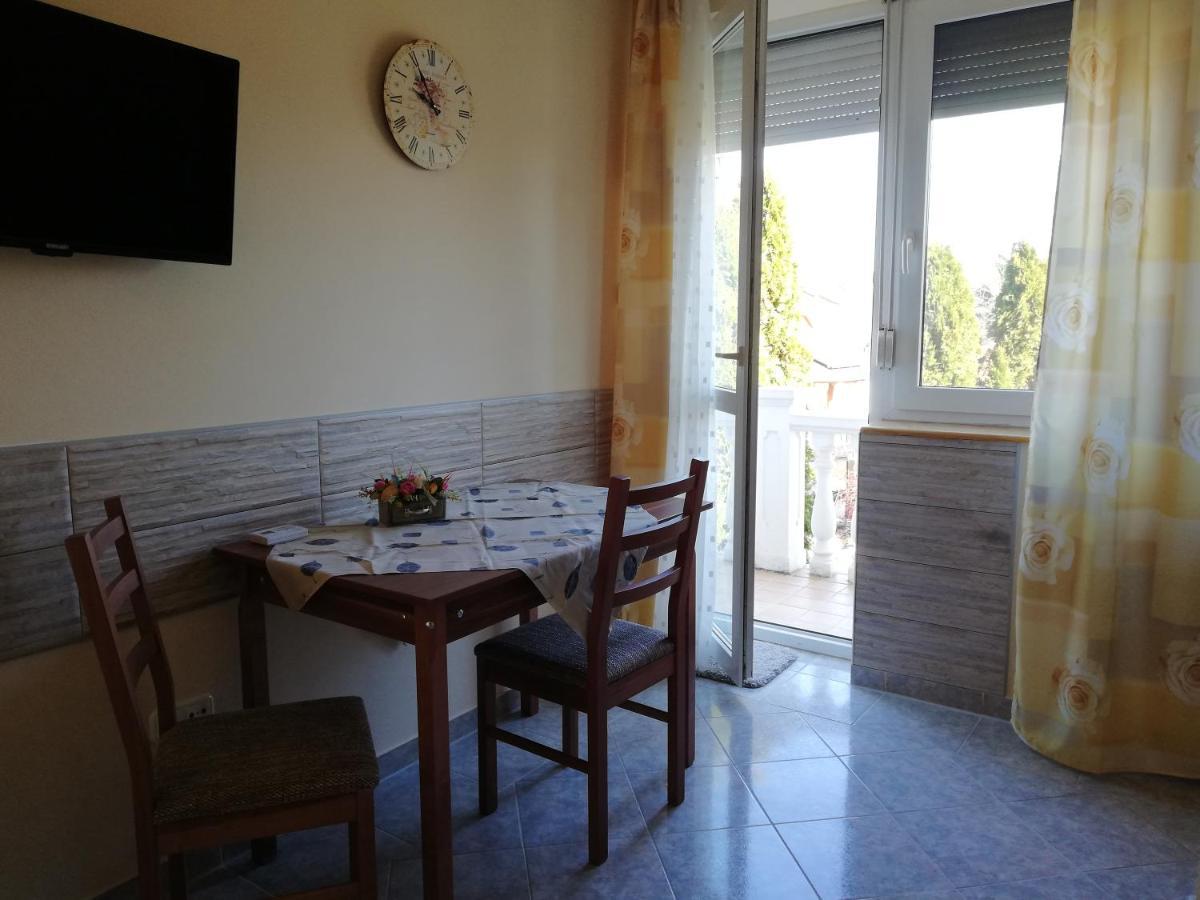 Imola És Andrea Apartmanház Hajdúszoboszló Esterno foto