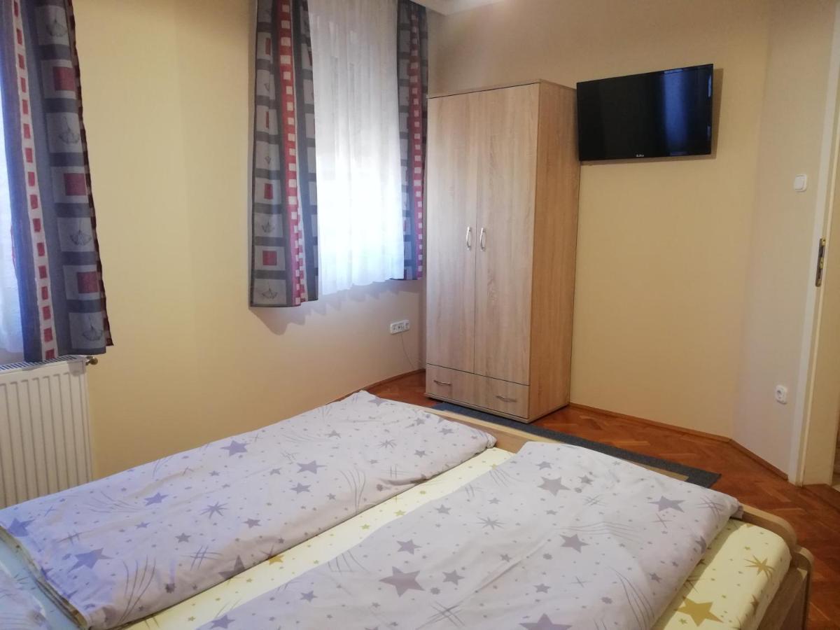Imola És Andrea Apartmanház Hajdúszoboszló Esterno foto