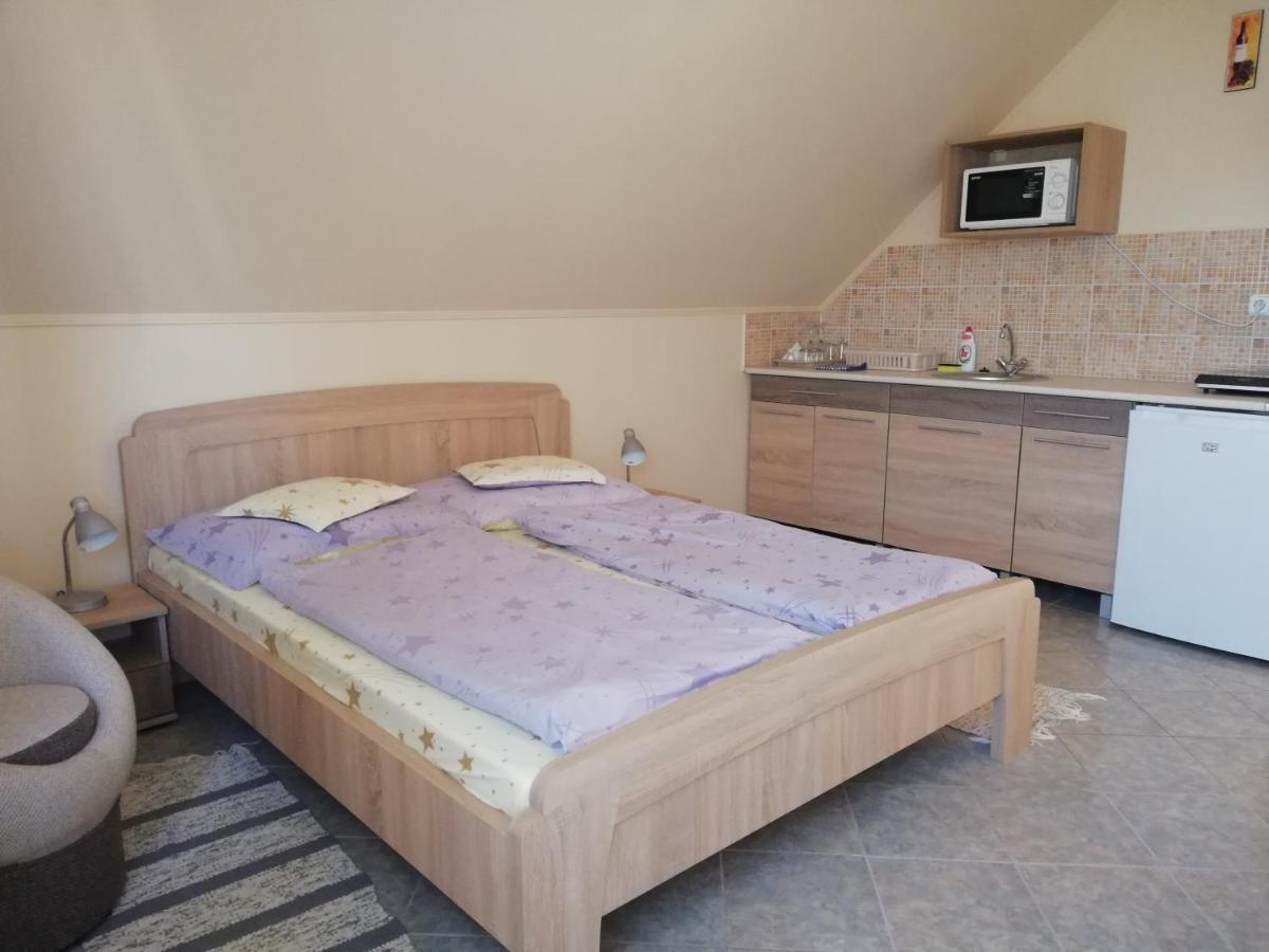 Imola És Andrea Apartmanház Hajdúszoboszló Esterno foto