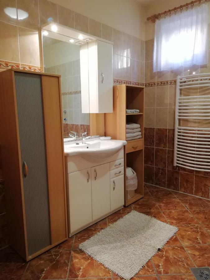 Imola És Andrea Apartmanház Hajdúszoboszló Esterno foto