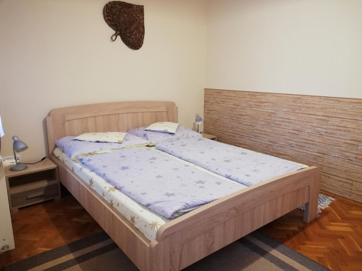 Imola És Andrea Apartmanház Hajdúszoboszló Esterno foto