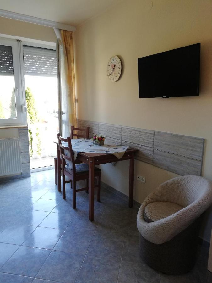 Imola És Andrea Apartmanház Hajdúszoboszló Esterno foto