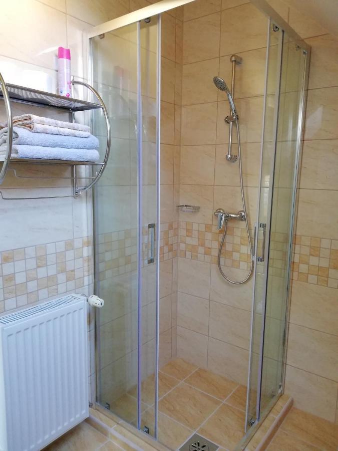 Imola És Andrea Apartmanház Hajdúszoboszló Esterno foto