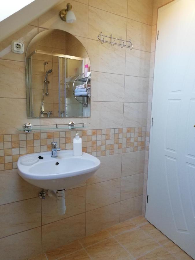 Imola És Andrea Apartmanház Hajdúszoboszló Esterno foto