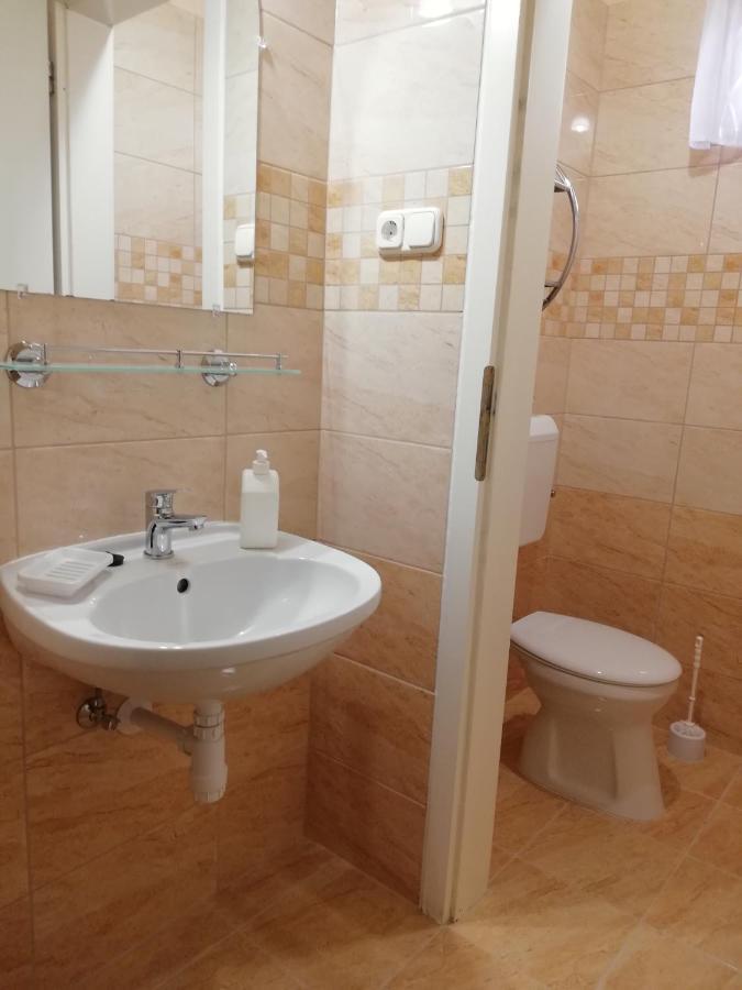 Imola És Andrea Apartmanház Hajdúszoboszló Esterno foto