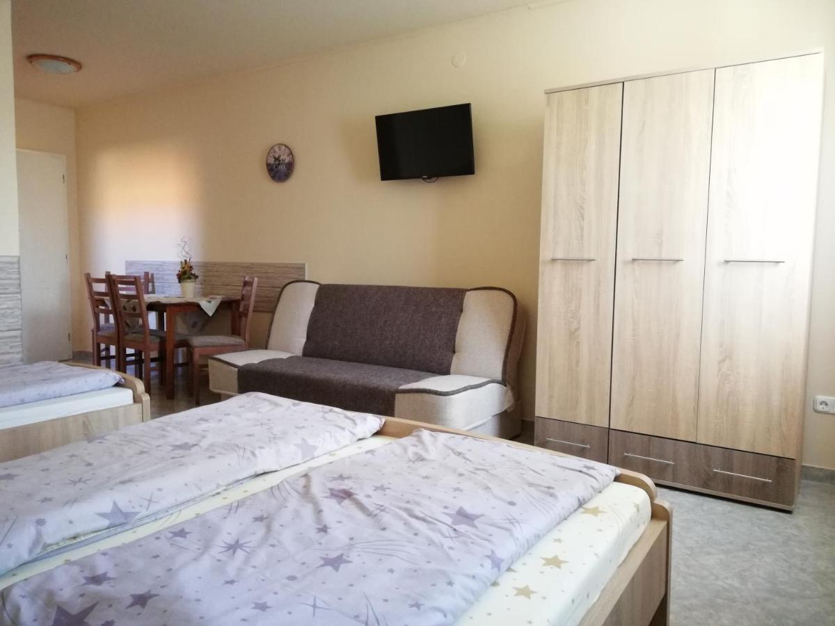 Imola És Andrea Apartmanház Hajdúszoboszló Esterno foto