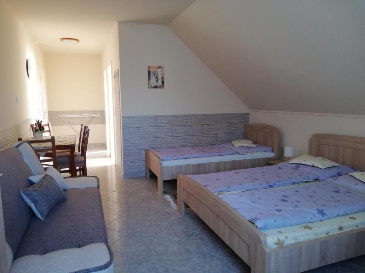 Imola És Andrea Apartmanház Hajdúszoboszló Esterno foto