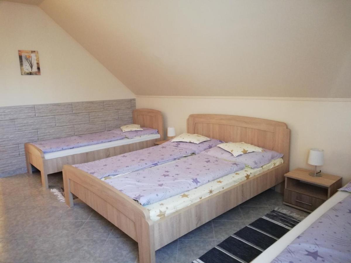 Imola És Andrea Apartmanház Hajdúszoboszló Esterno foto