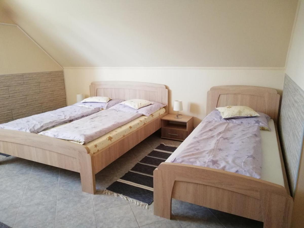 Imola És Andrea Apartmanház Hajdúszoboszló Esterno foto