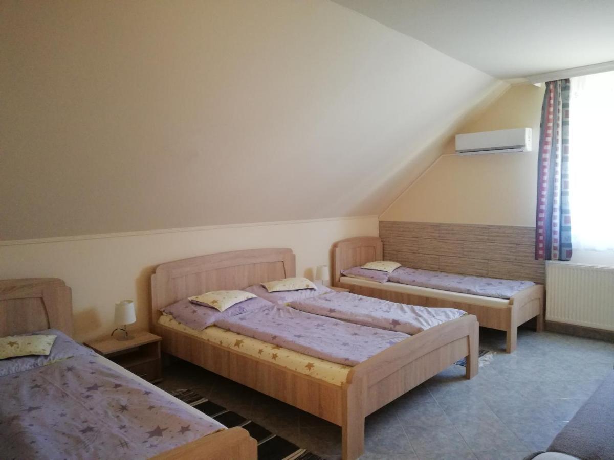 Imola És Andrea Apartmanház Hajdúszoboszló Esterno foto