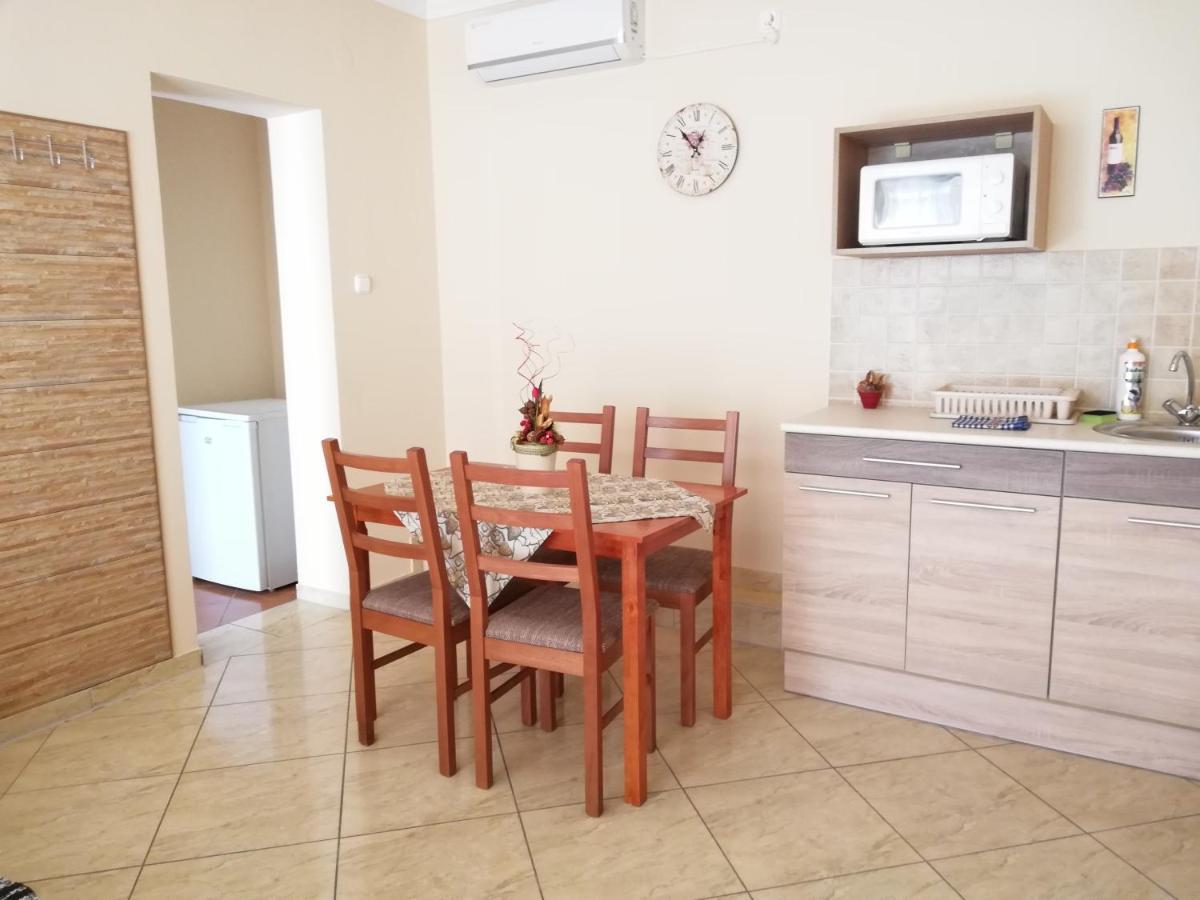 Imola És Andrea Apartmanház Hajdúszoboszló Esterno foto