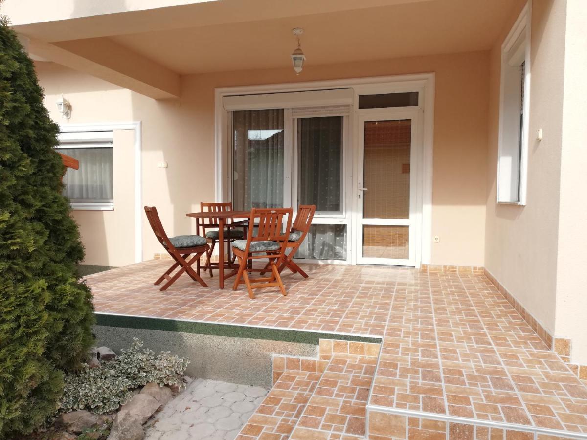 Imola És Andrea Apartmanház Hajdúszoboszló Esterno foto