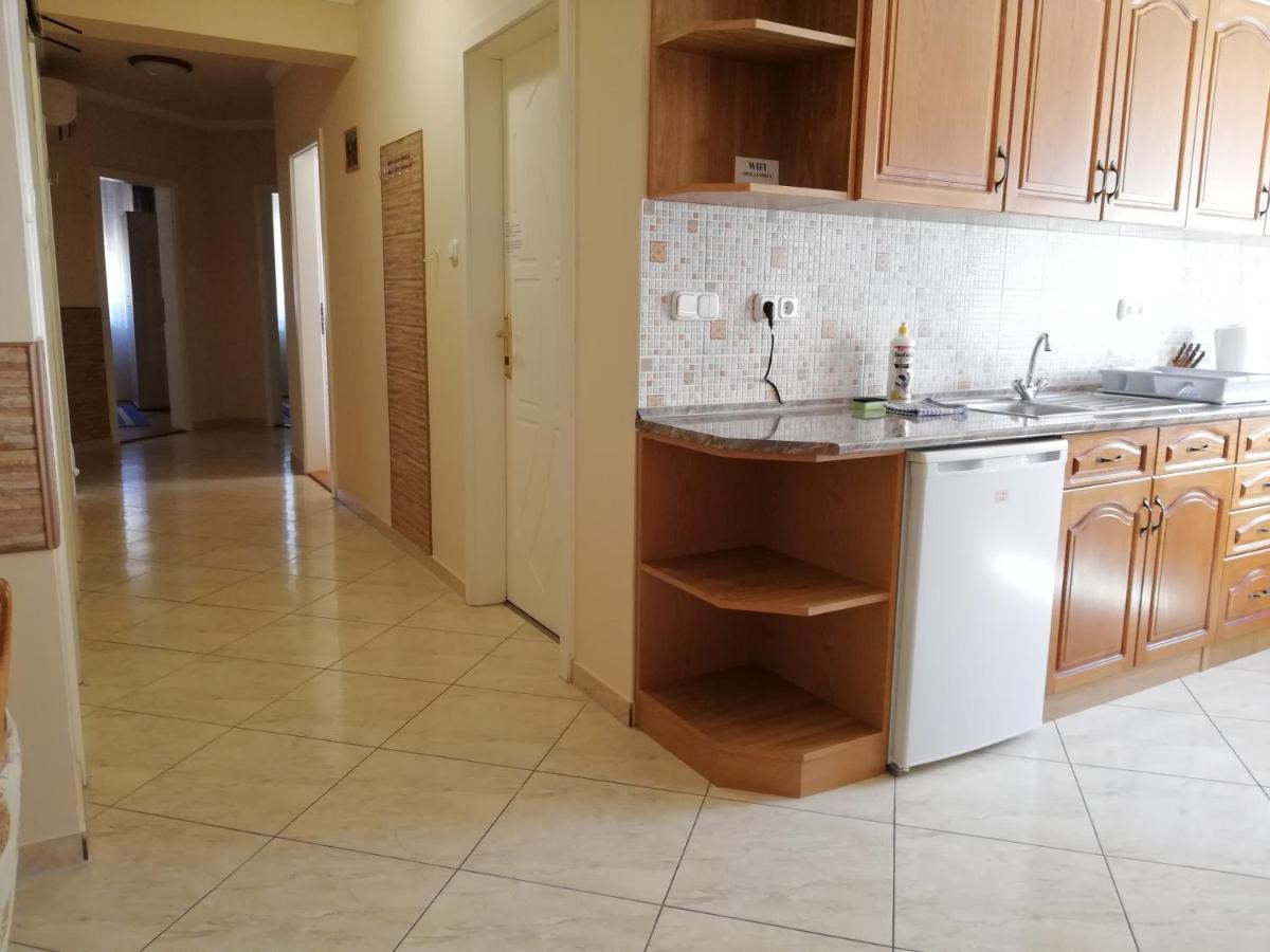 Imola És Andrea Apartmanház Hajdúszoboszló Esterno foto