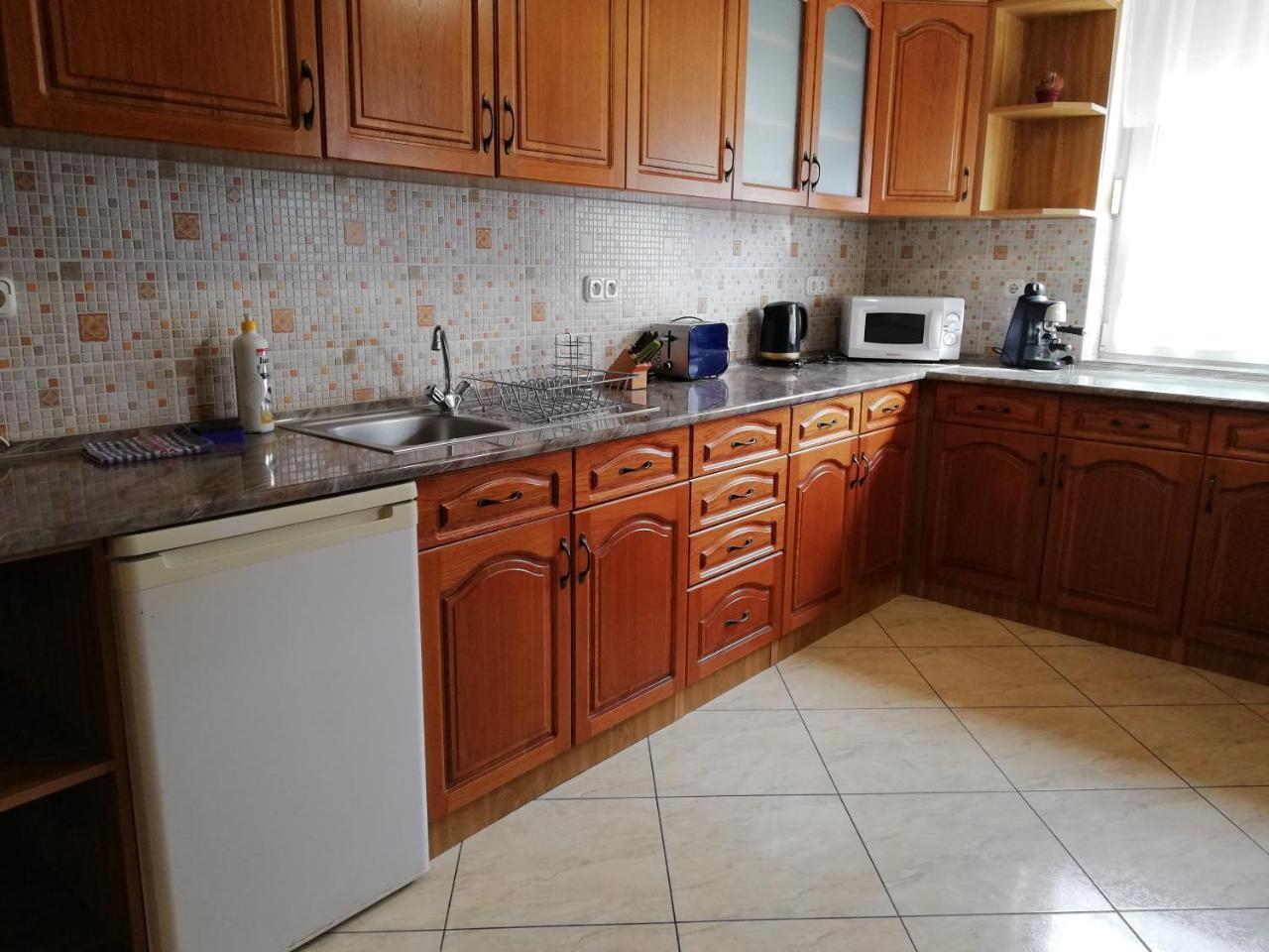 Imola És Andrea Apartmanház Hajdúszoboszló Esterno foto