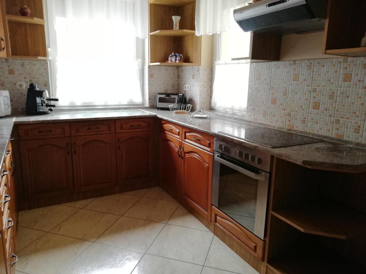 Imola És Andrea Apartmanház Hajdúszoboszló Esterno foto